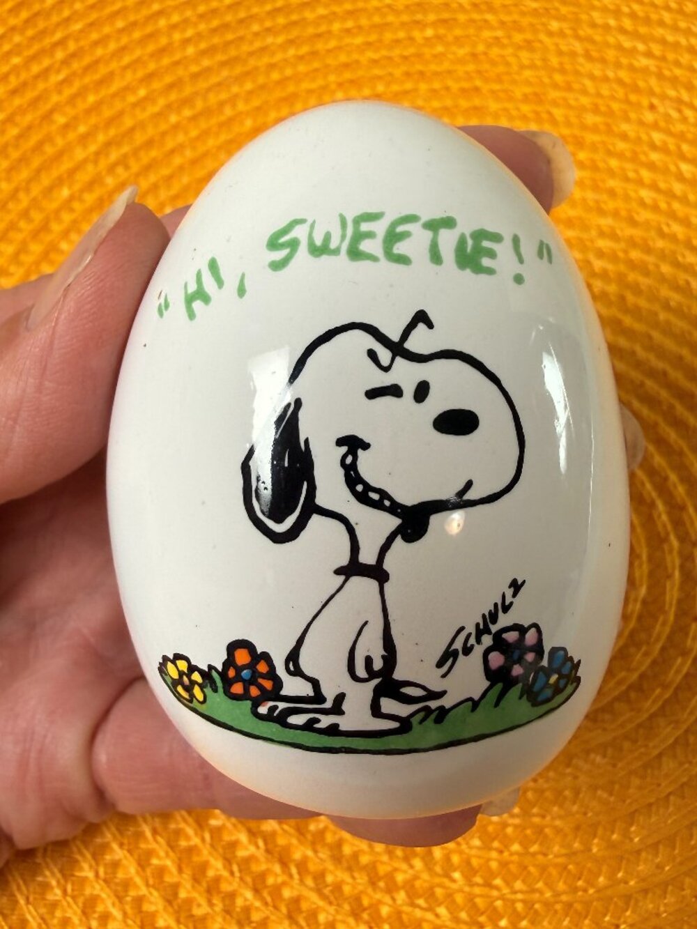 Vintage 1970's PEANUTS Snoopy Ceramic egg "Hi, Sweetie!"